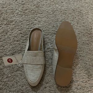 Universal Thread slip on professional cream textile work shoes